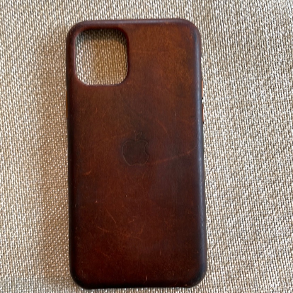 Apple iPhone 11 Pro case in patina leather